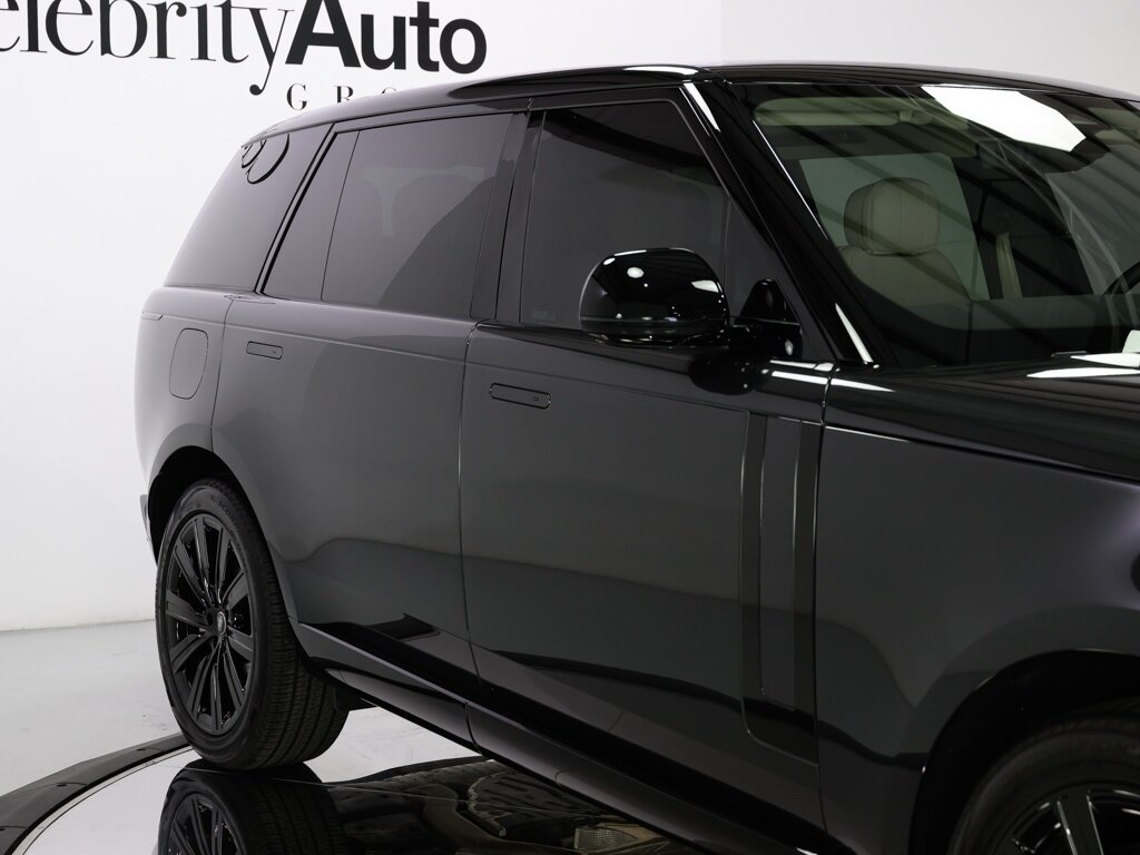 2025 Land Rover Range Rover P400 SE LWB 7 Passenger 22 " Gloss Black Wheels - Photo 15 - Sarasota, FL 34243
