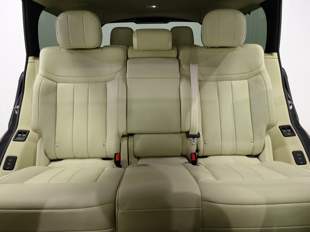 2025 Land Rover Range Rover P400 SE LWB 7 Passenger 22 " Gloss Black Wheels - Photo 45 - Sarasota, FL 34243