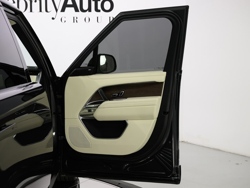 2025 Land Rover Range Rover P400 SE LWB 7 Passenger 22 " Gloss Black Wheels - Photo 39 - Sarasota, FL 34243