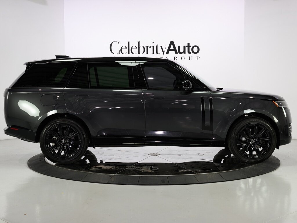 2025 Land Rover Range Rover P400 SE LWB 7 Passenger 22 " Gloss Black Wheels - Photo 8 - Sarasota, FL 34243