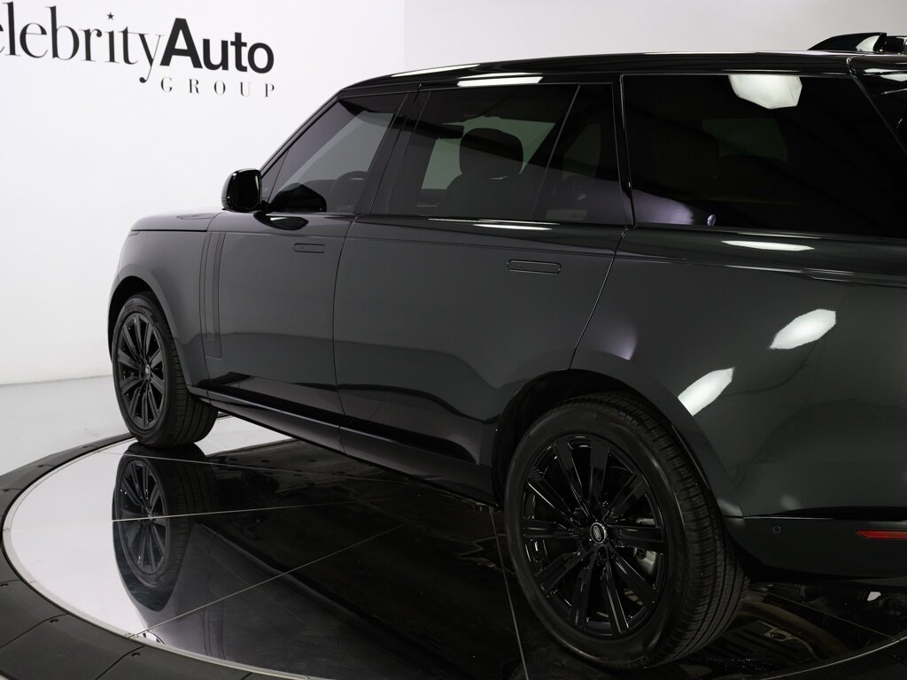 2025 Land Rover Range Rover P400 SE LWB 7 Passenger 22 " Gloss Black Wheels - Photo 25 - Sarasota, FL 34243