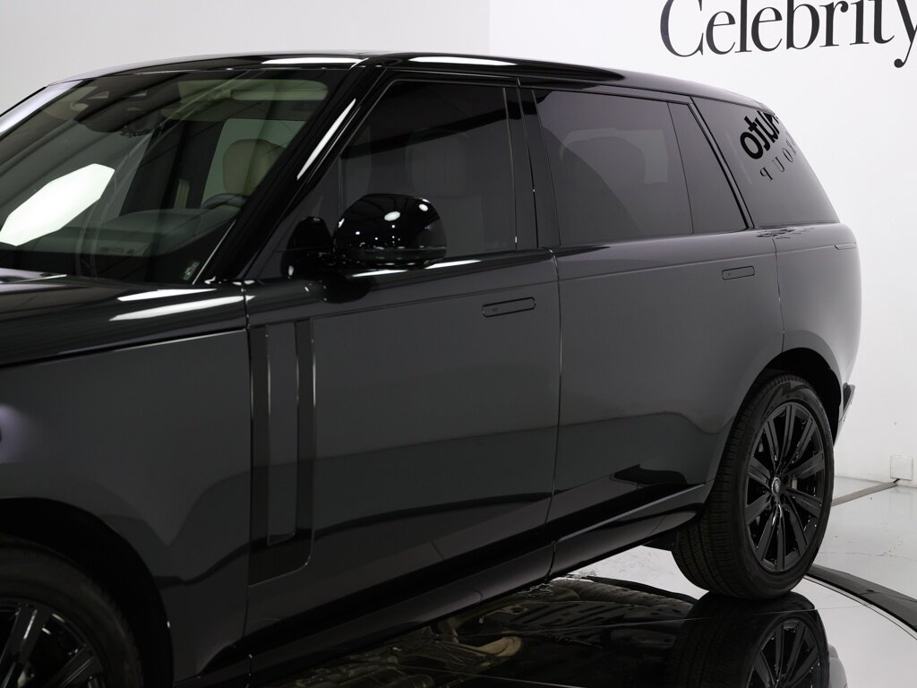 2025 Land Rover Range Rover P400 SE LWB 7 Passenger 22 " Gloss Black Wheels - Photo 16 - Sarasota, FL 34243