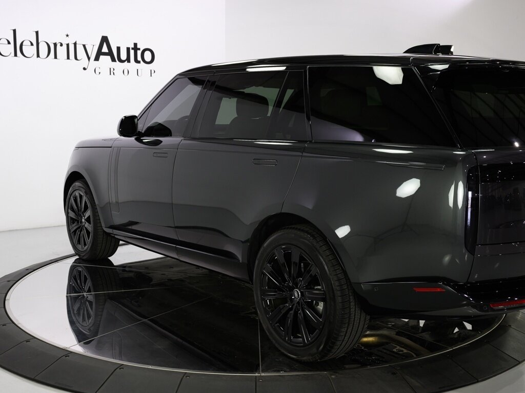 2025 Land Rover Range Rover P400 SE LWB 7 Passenger 22 " Gloss Black Wheels - Photo 23 - Sarasota, FL 34243