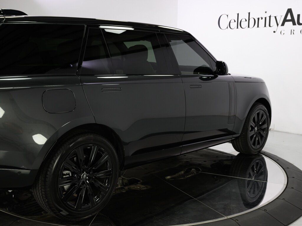 2025 Land Rover Range Rover P400 SE LWB 7 Passenger 22 " Gloss Black Wheels - Photo 24 - Sarasota, FL 34243