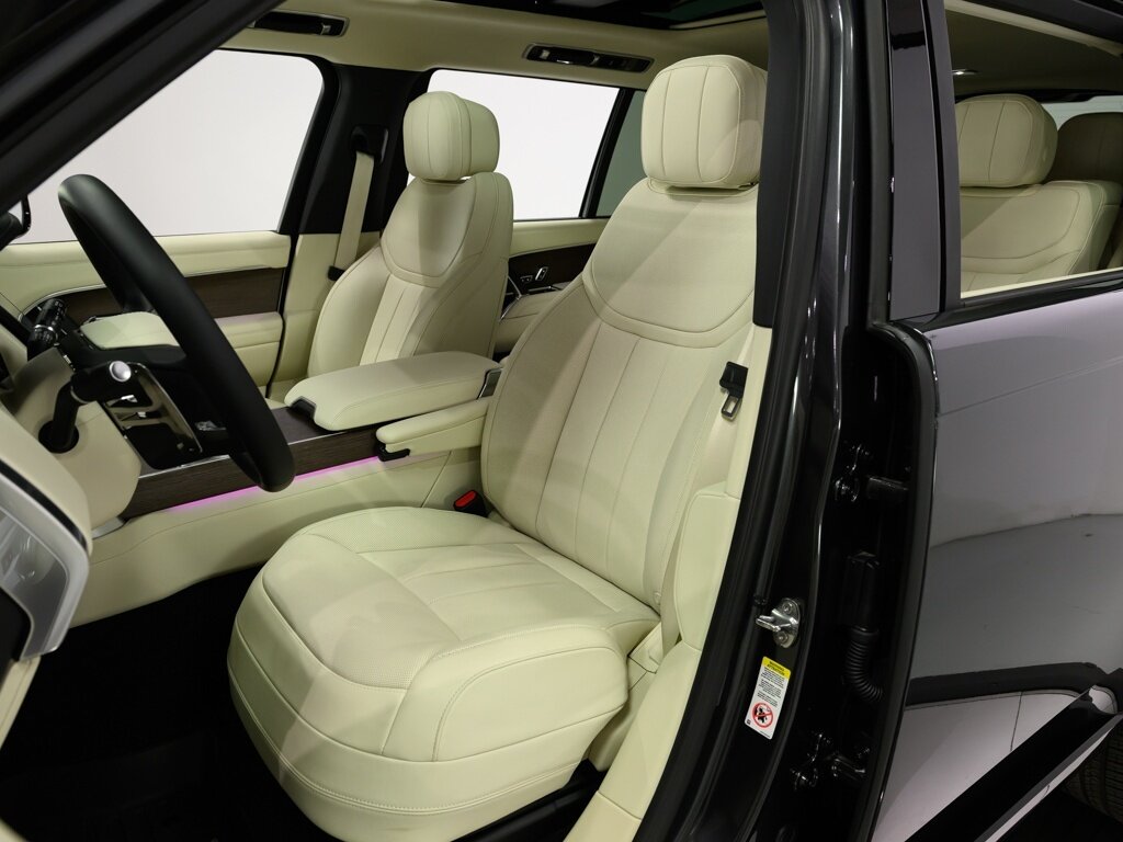 2025 Land Rover Range Rover P400 SE LWB 7 Passenger 22 " Gloss Black Wheels - Photo 42 - Sarasota, FL 34243