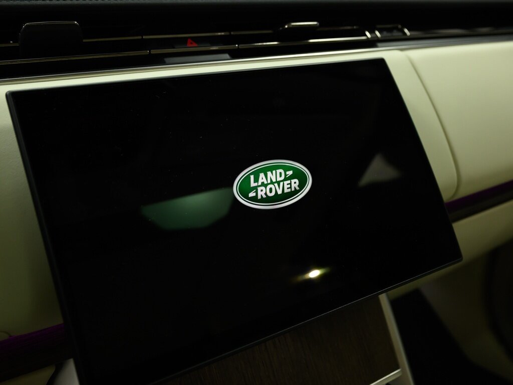 2025 Land Rover Range Rover P400 SE LWB 7 Passenger 22 " Gloss Black Wheels - Photo 56 - Sarasota, FL 34243