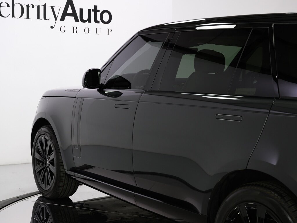 2025 Land Rover Range Rover P400 SE LWB 7 Passenger 22 " Gloss Black Wheels - Photo 27 - Sarasota, FL 34243