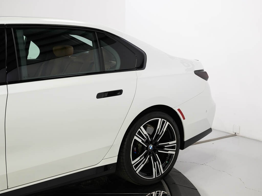2024 BMW 740i $101K MSRP M Sport Professional Pkg   - Photo 29 - Sarasota, FL 34243