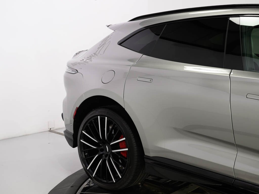 2023 Aston Martin DBX 707 $270K MSRP 23 " Satin Black Wheels   - Photo 28 - Sarasota, FL 34243