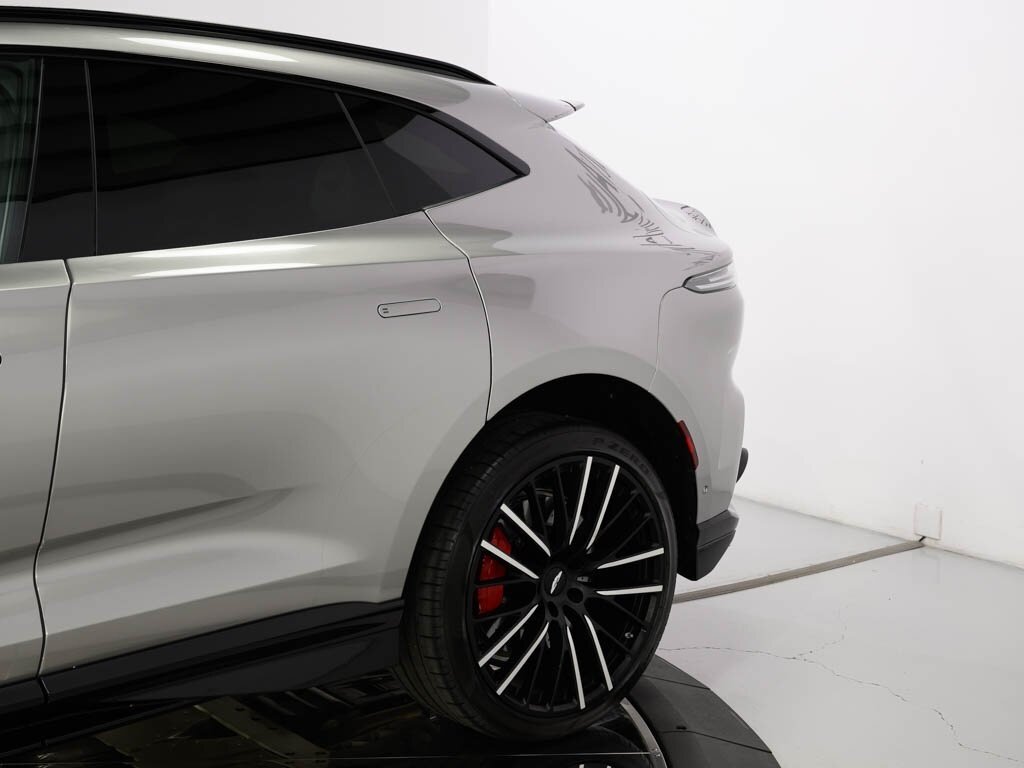 2023 Aston Martin DBX 707 $270K MSRP 23 " Satin Black Wheels   - Photo 29 - Sarasota, FL 34243