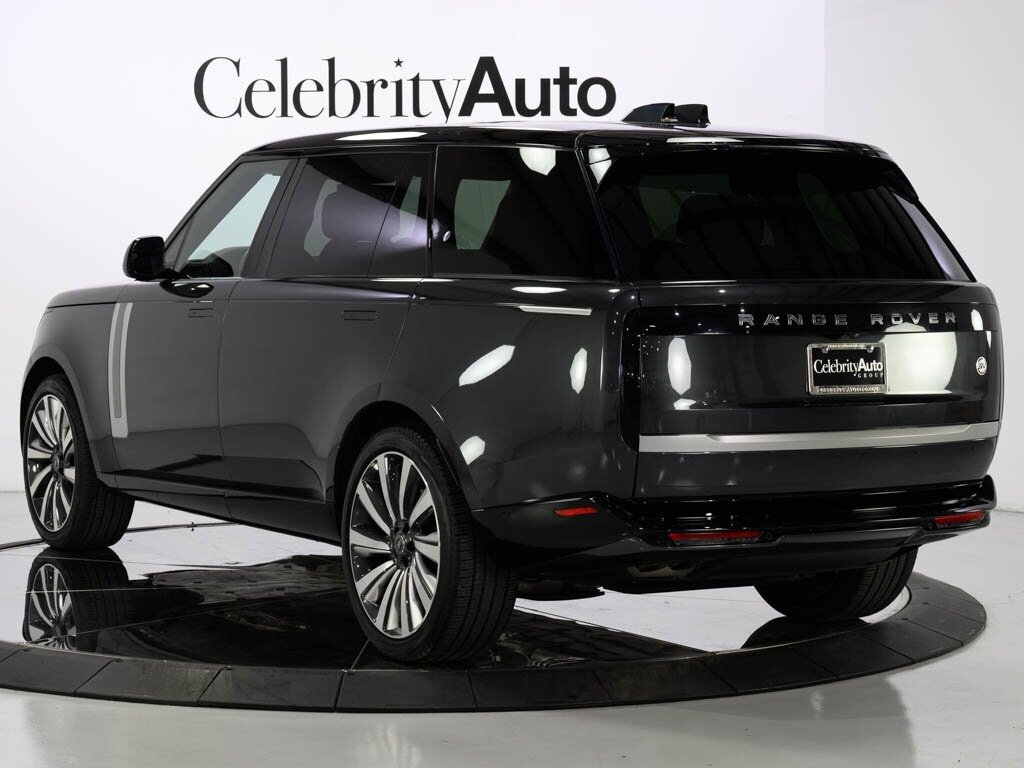 2023 Land Rover Range Rover SV photo 3