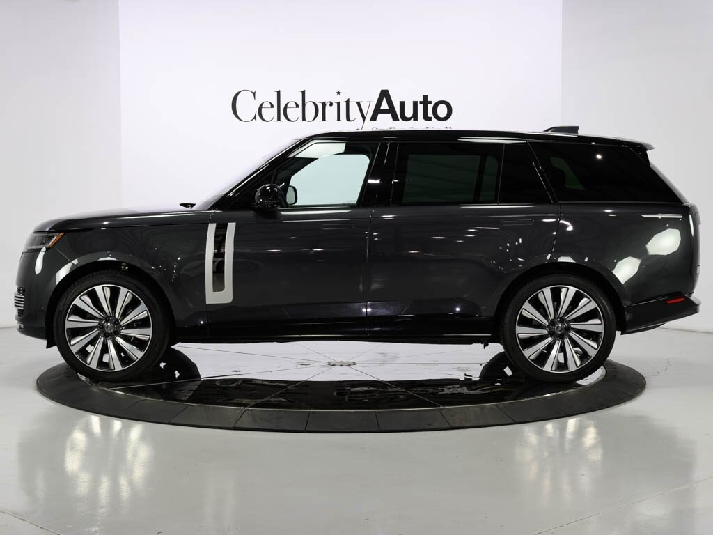 2023 Land Rover Range Rover SV photo 2