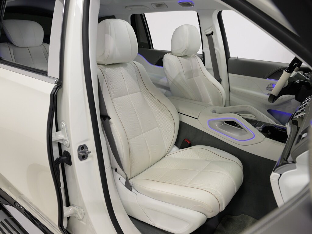 2022 Mercedes-Benz Maybach GLS600 4MATIC $191K MSRP Champagne Fridge   - Photo 43 - Sarasota, FL 34243