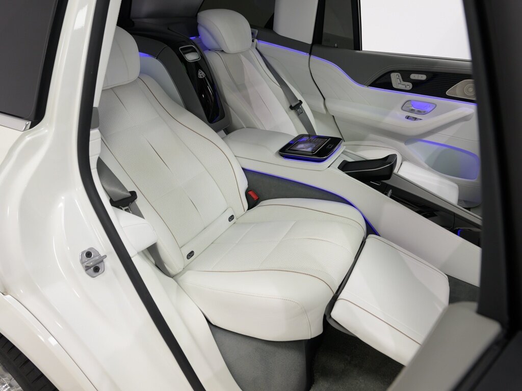 2022 Mercedes-Benz Maybach GLS600 4MATIC $191K MSRP Champagne Fridge   - Photo 44 - Sarasota, FL 34243