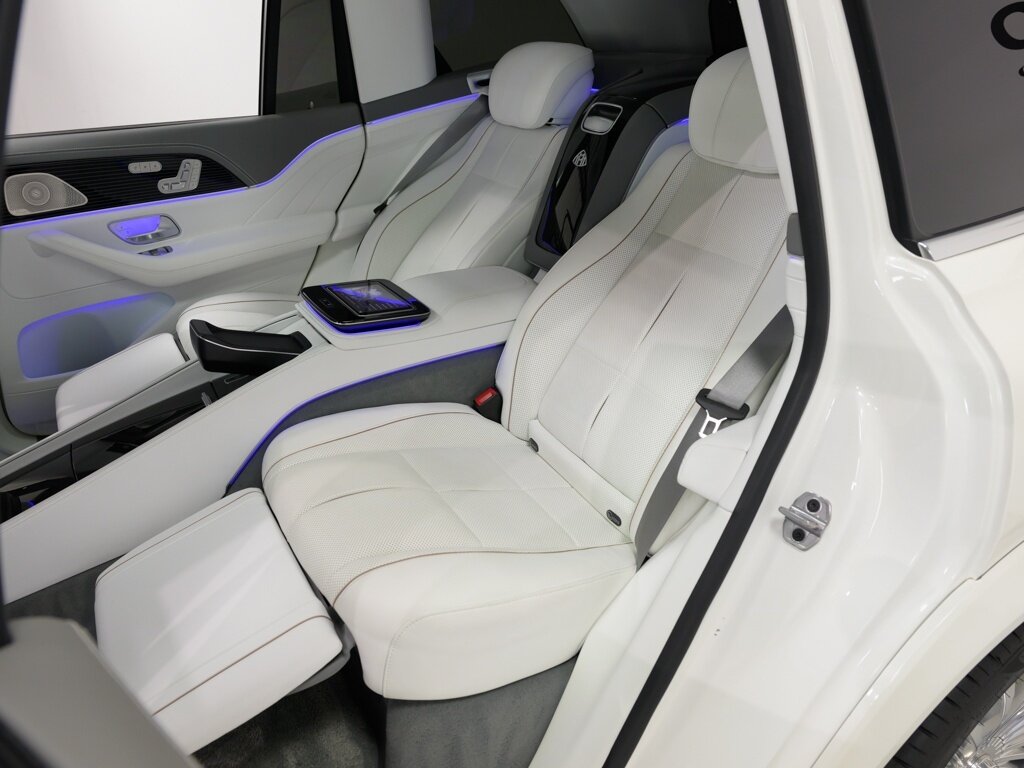 2022 Mercedes-Benz Maybach GLS600 4MATIC $191K MSRP Champagne Fridge   - Photo 46 - Sarasota, FL 34243