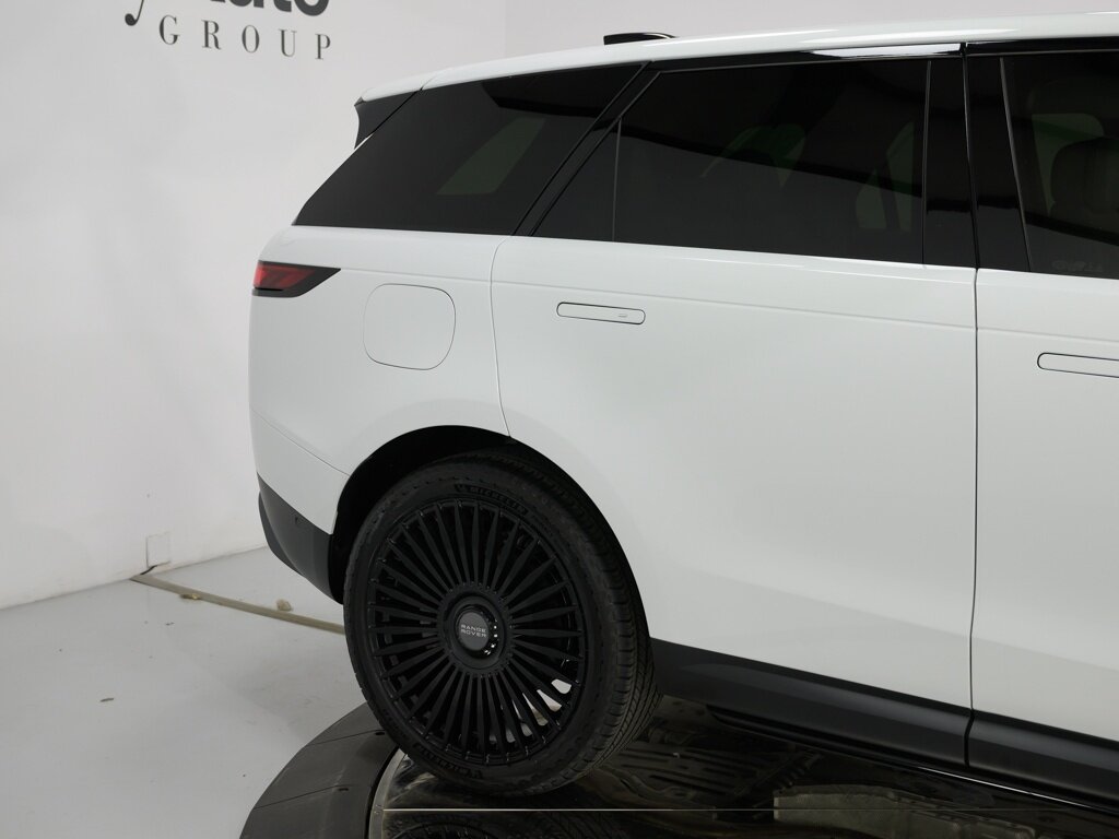 2024 Land Rover Range Rover Sport SE Deployable Side Steps   - Photo 28 - Sarasota, FL 34243