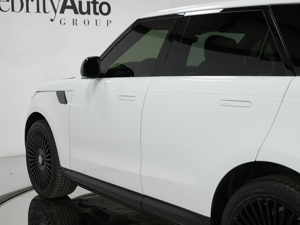 2024 Land Rover Range Rover Sport SE Deployable Side Steps   - Photo 27 - Sarasota, FL 34243