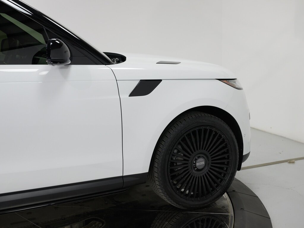 2024 Land Rover Range Rover Sport SE Deployable Side Steps   - Photo 17 - Sarasota, FL 34243