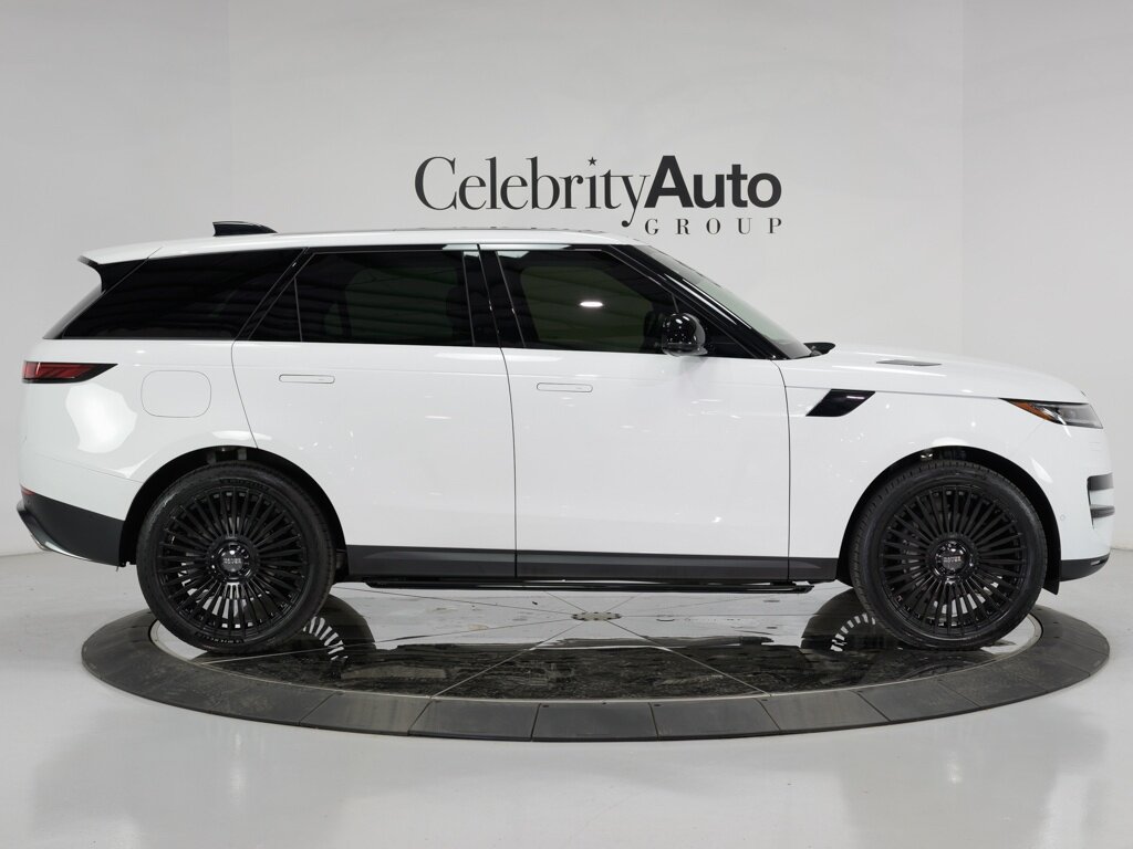 2024 Land Rover Range Rover Sport SE Deployable Side Steps   - Photo 8 - Sarasota, FL 34243