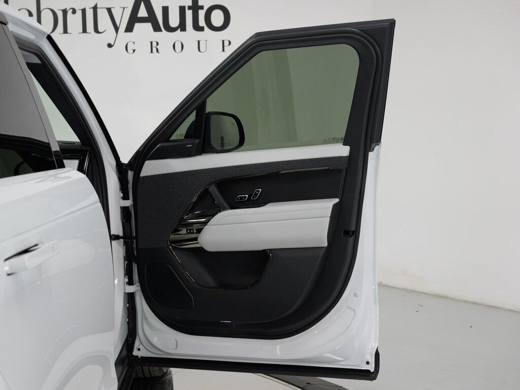 2024 Land Rover Range Rover Sport SE Deployable Side Steps   - Photo 40 - Sarasota, FL 34243