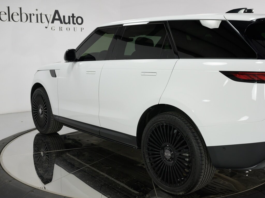 2024 Land Rover Range Rover Sport SE Deployable Side Steps   - Photo 25 - Sarasota, FL 34243