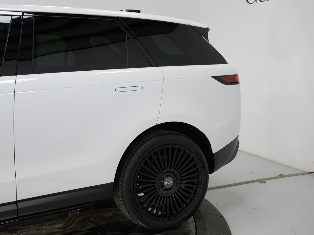 2024 Land Rover Range Rover Sport SE Deployable Side Steps   - Photo 29 - Sarasota, FL 34243