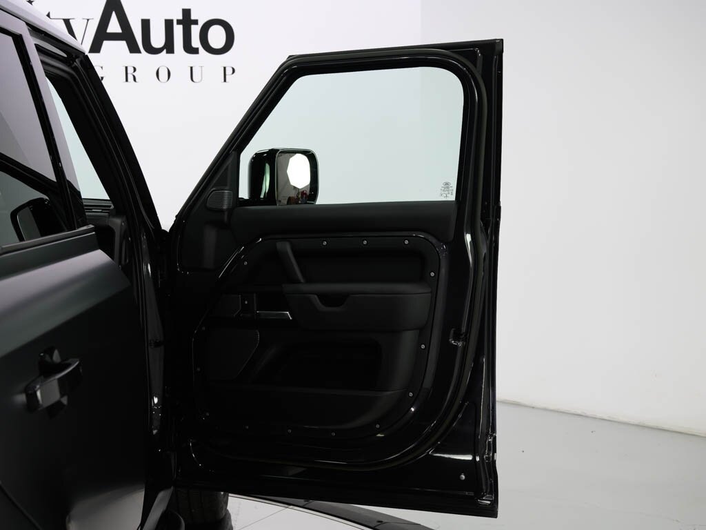 2023 Land Rover Defender 110 V8 P525 Carpathian Edition $123K MSRP - Photo 39 - Sarasota, FL 34243