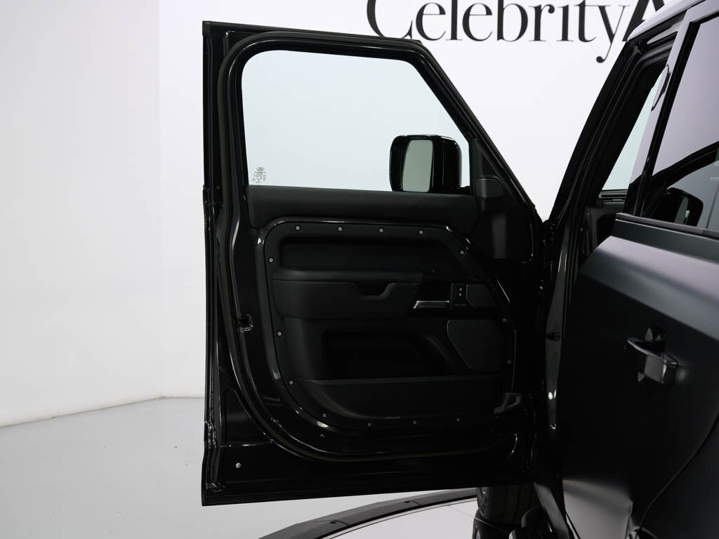 2023 Land Rover Defender 110 V8 P525 Carpathian Edition $123K MSRP - Photo 38 - Sarasota, FL 34243