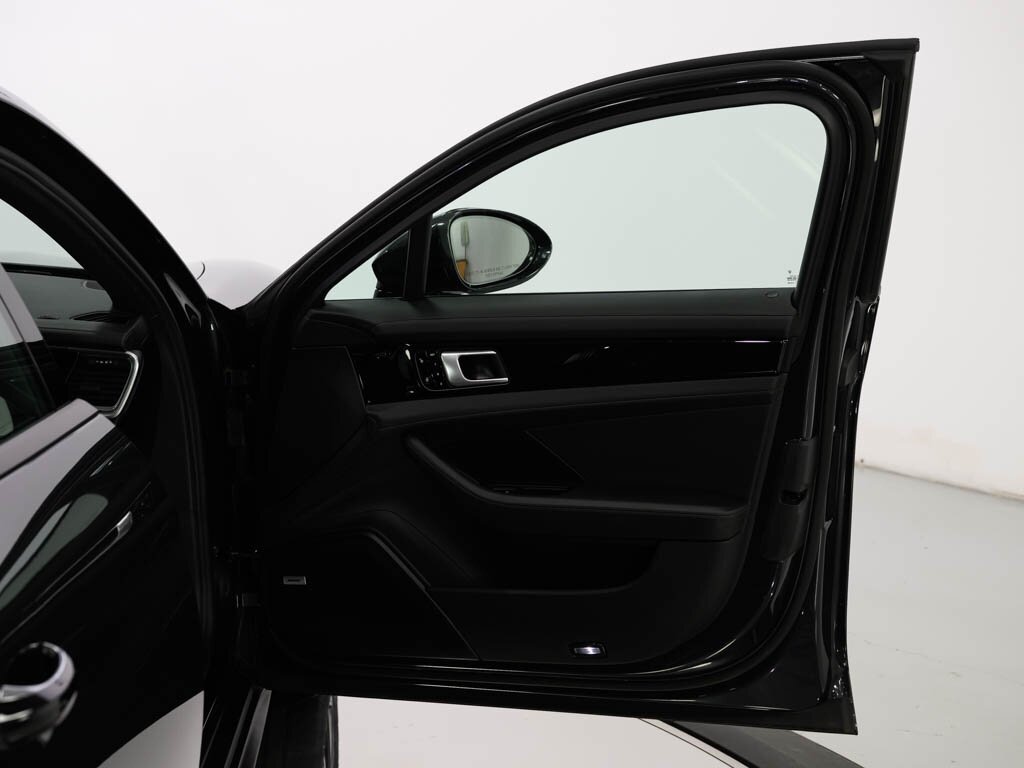 2018 Porsche Panamera 4 E-Hybrid   - Photo 39 - Sarasota, FL 34243