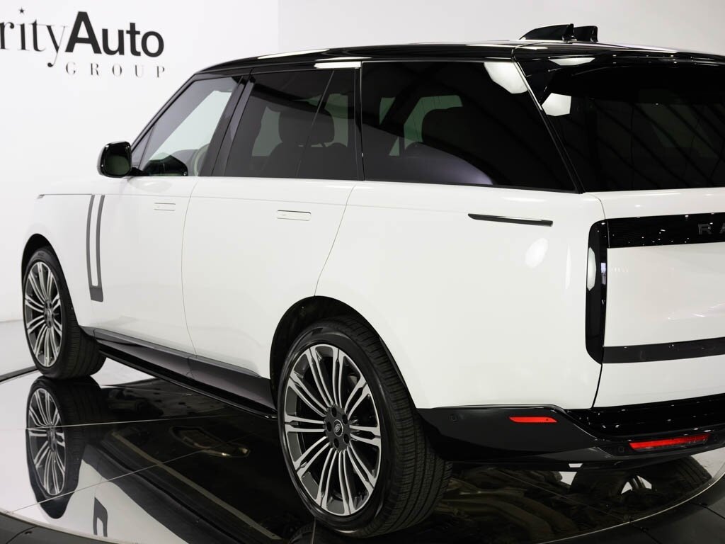 2023 Land Rover Range Rover SE photo 19