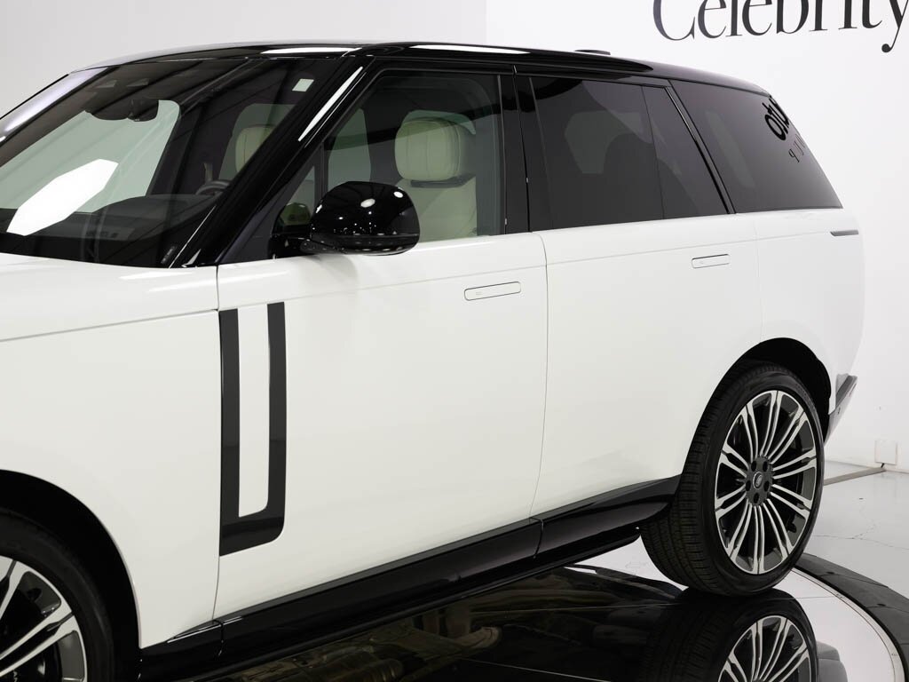 2023 Land Rover Range Rover SE photo 12