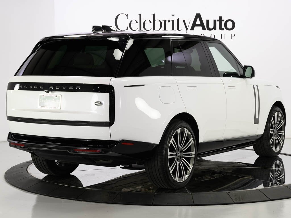 2023 Land Rover Range Rover SE photo 3