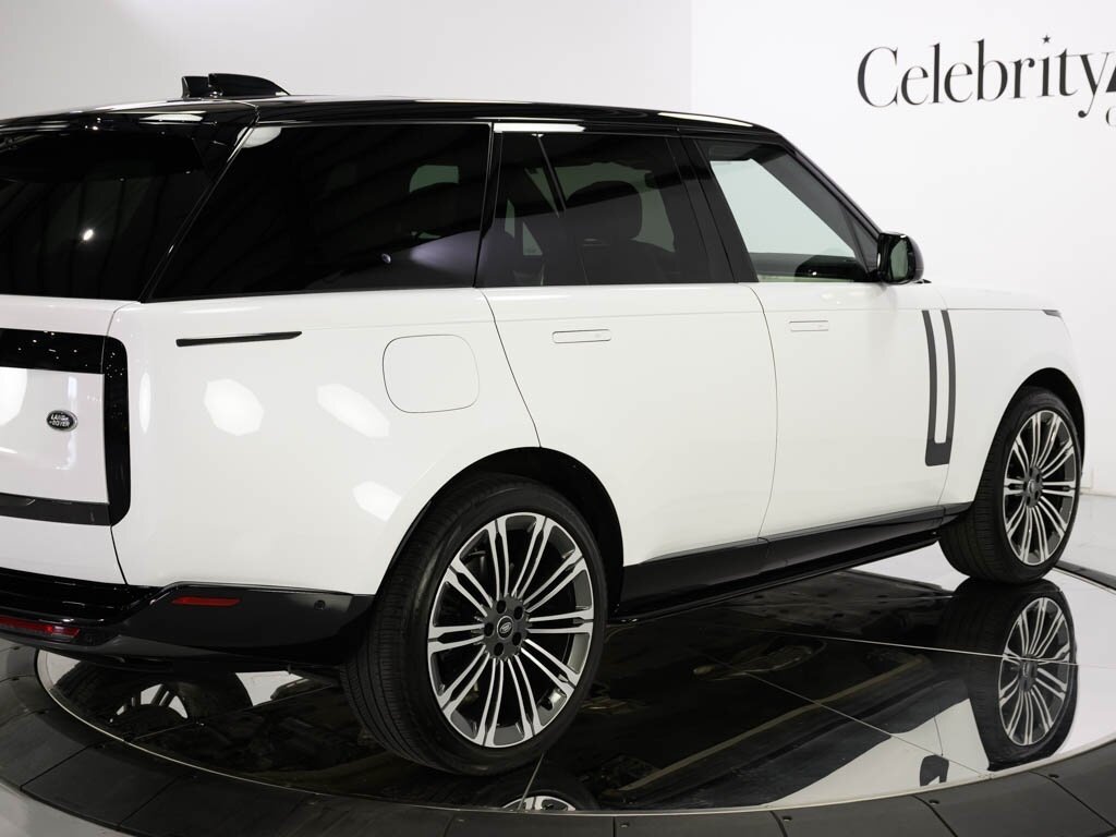 2023 Land Rover Range Rover SE photo 17