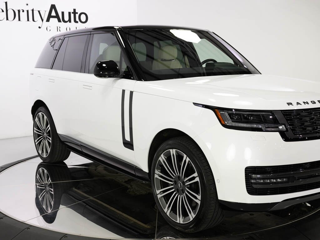 2023 Land Rover Range Rover SE photo 6