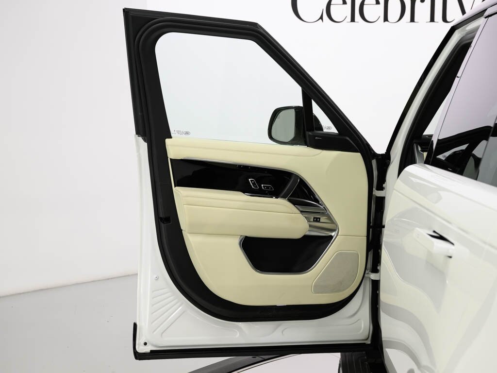 2023 Land Rover Range Rover SE photo 36