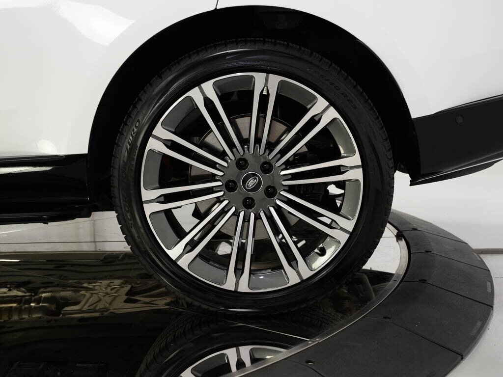2023 Land Rover Range Rover SE photo 35