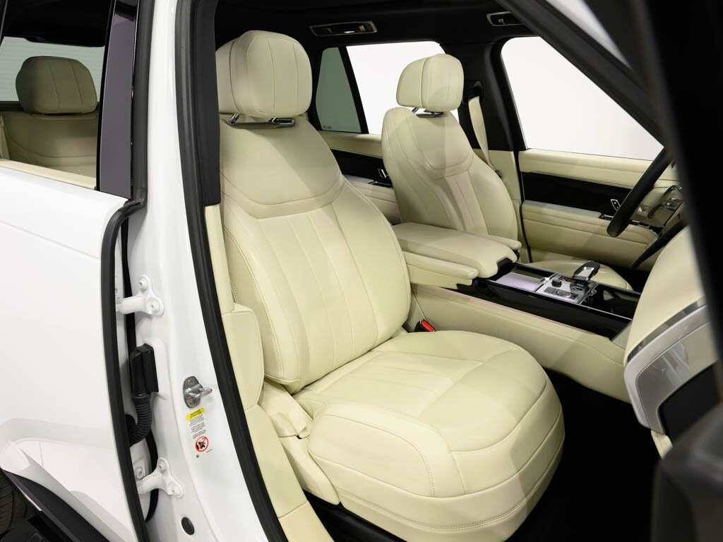 2023 Land Rover Range Rover SE photo 40