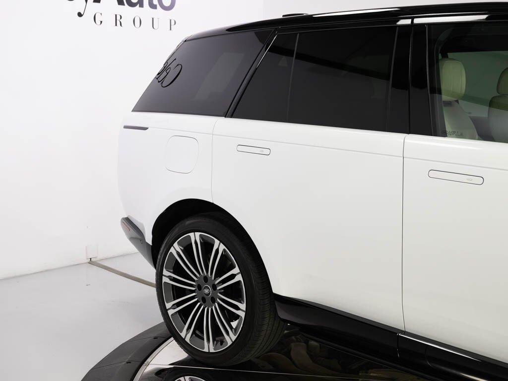 2023 Land Rover Range Rover SE photo 24
