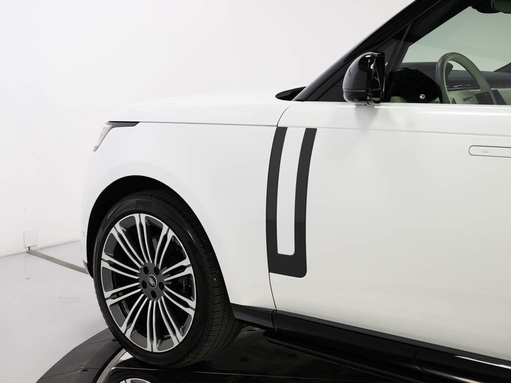 2023 Land Rover Range Rover SE photo 14