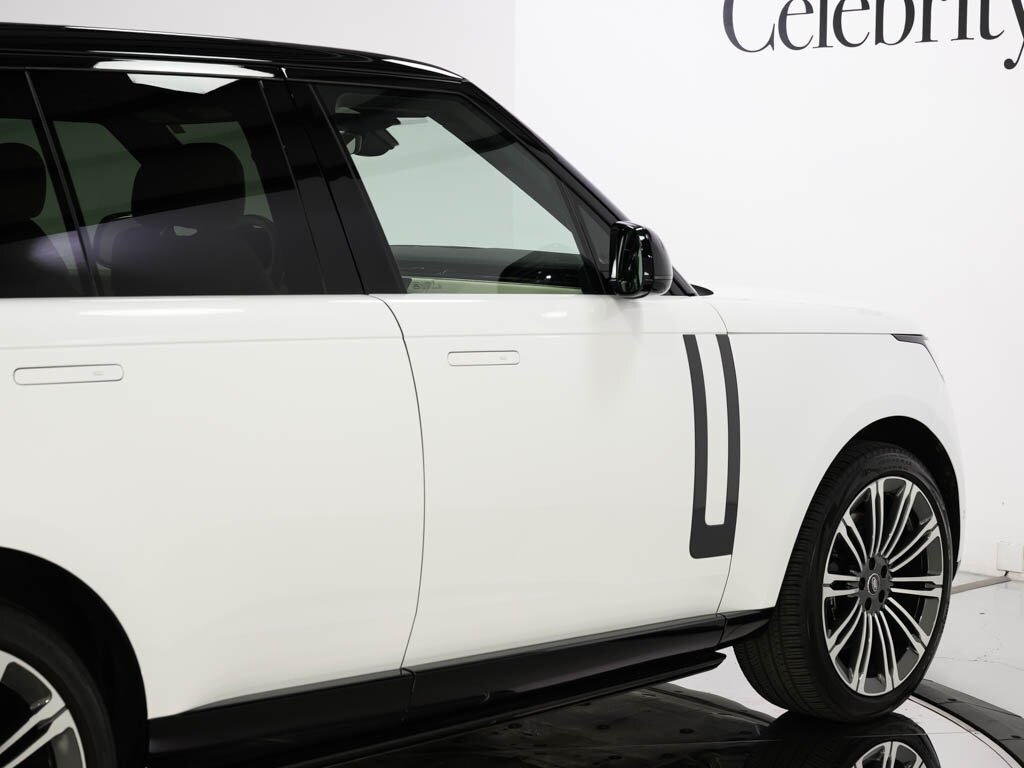 2023 Land Rover Range Rover SE photo 22