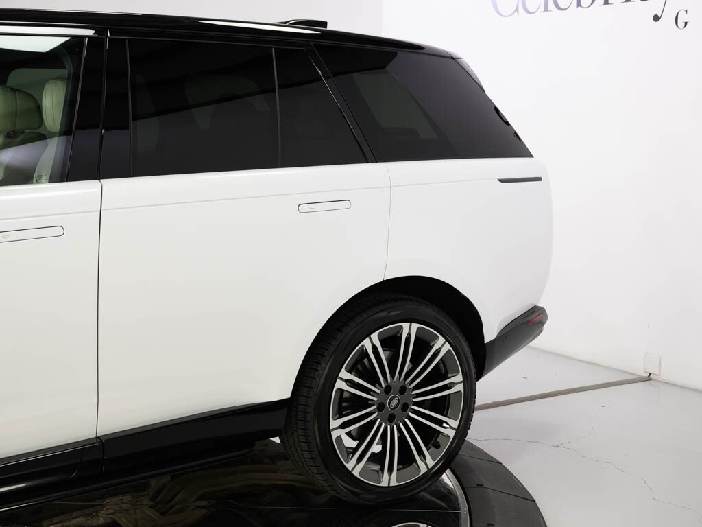2023 Land Rover Range Rover SE photo 25