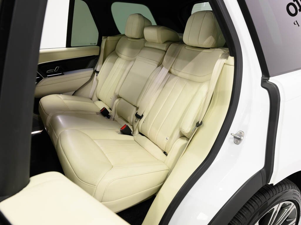 2023 Land Rover Range Rover SE photo 42