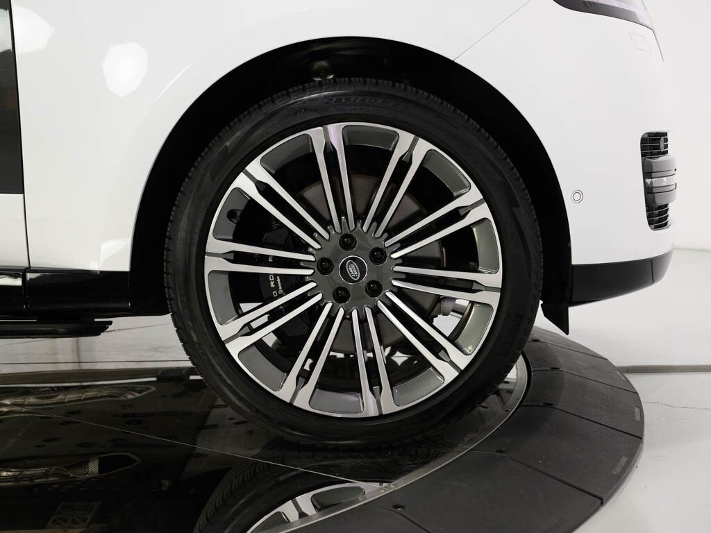 2023 Land Rover Range Rover SE photo 32