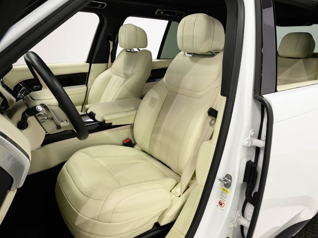 2023 Land Rover Range Rover SE photo 39