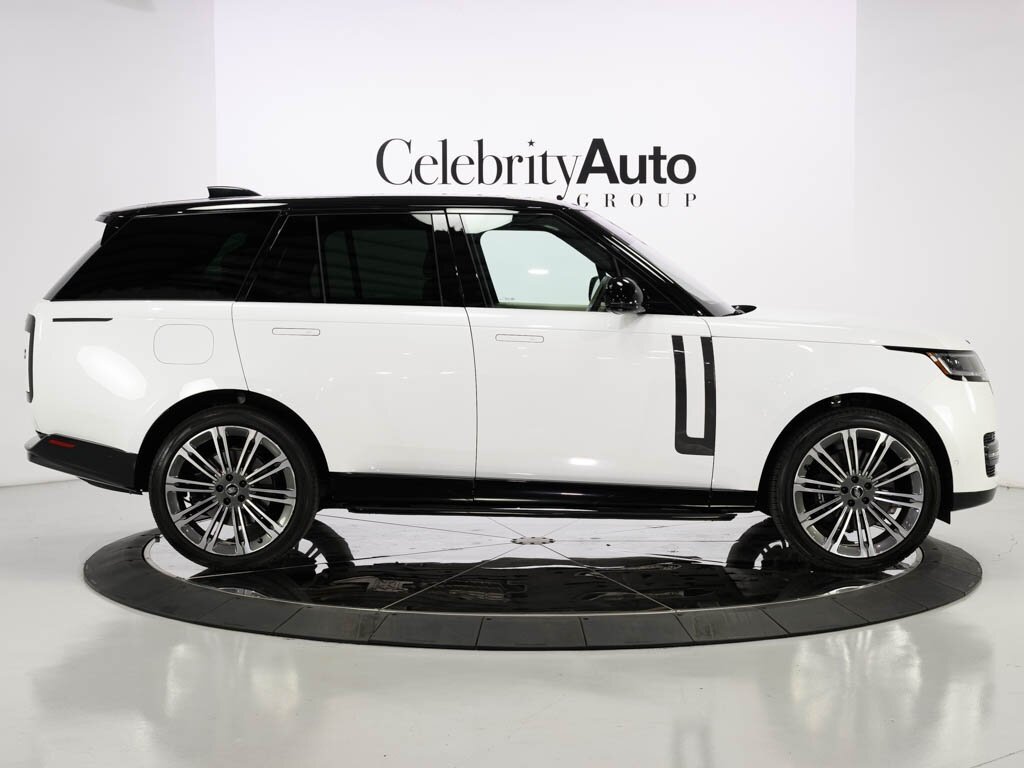 2023 Land Rover Range Rover SE photo 4