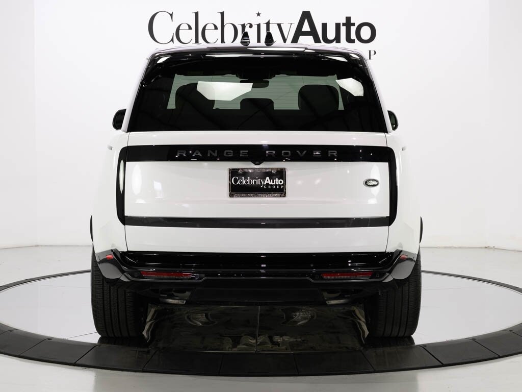 2023 Land Rover Range Rover SE photo 2