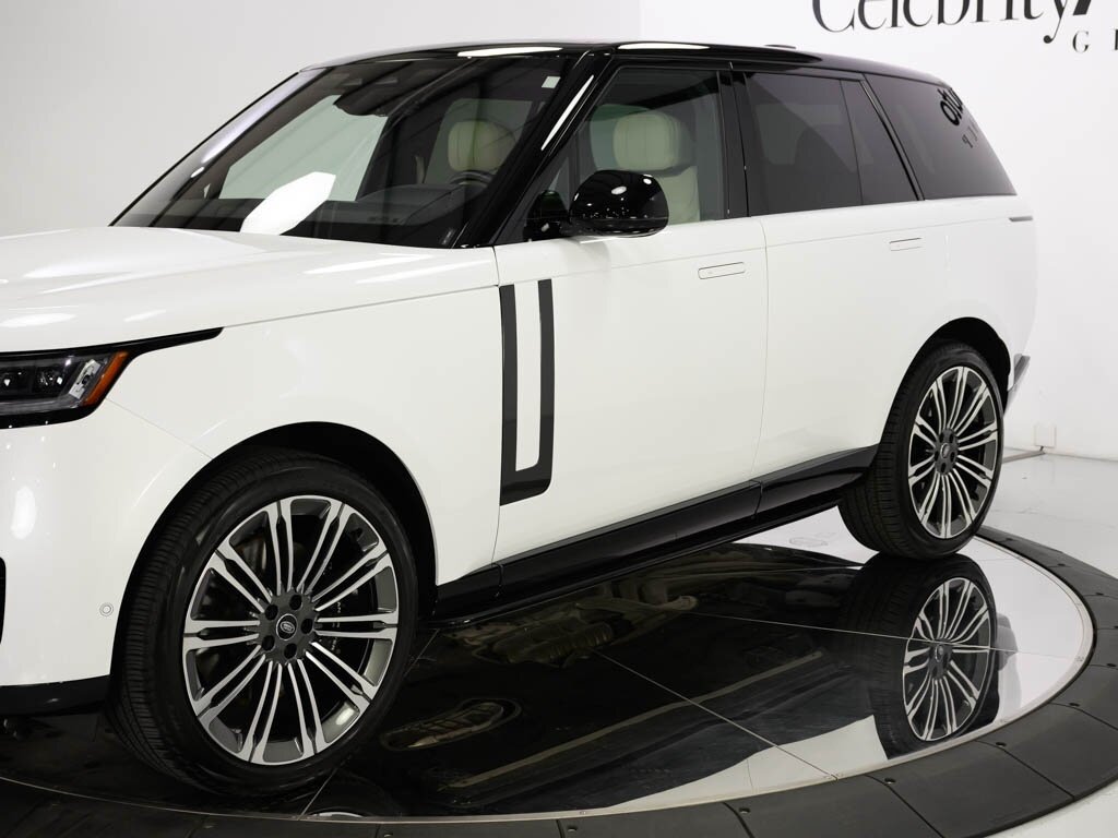 2023 Land Rover Range Rover SE photo 10