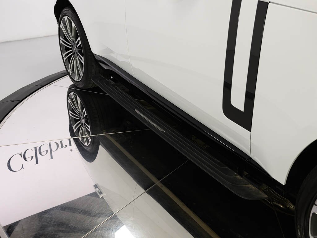2023 Land Rover Range Rover SE photo 28