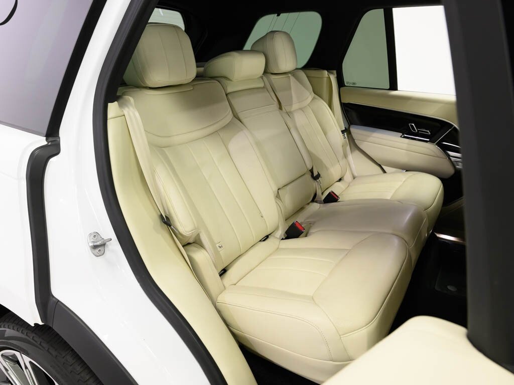 2023 Land Rover Range Rover SE photo 41