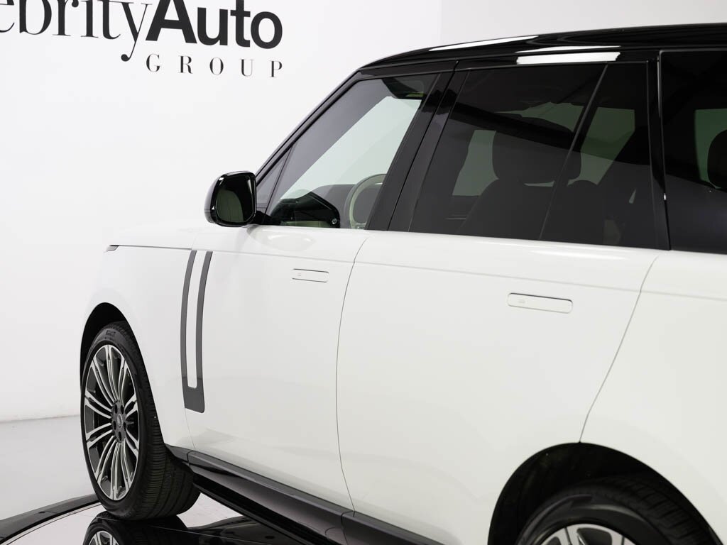 2023 Land Rover Range Rover SE photo 23
